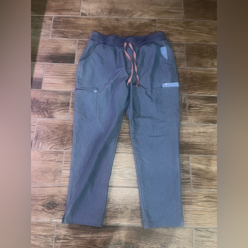 Figs women’s scrubs